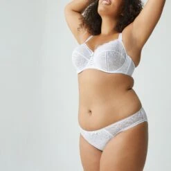 Slip Star White Luccia -Bestform Lingerie Boutique BL02409 016 WEB 31 ba256f8d d5fb 48e9 9a76 6e0ef3b60b3e