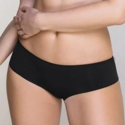Slip Noir Livorne -Bestform Lingerie Boutique CL02875 030 WEB 1 073e9a49 be1f 4d10 9977 8ab39534bd5c
